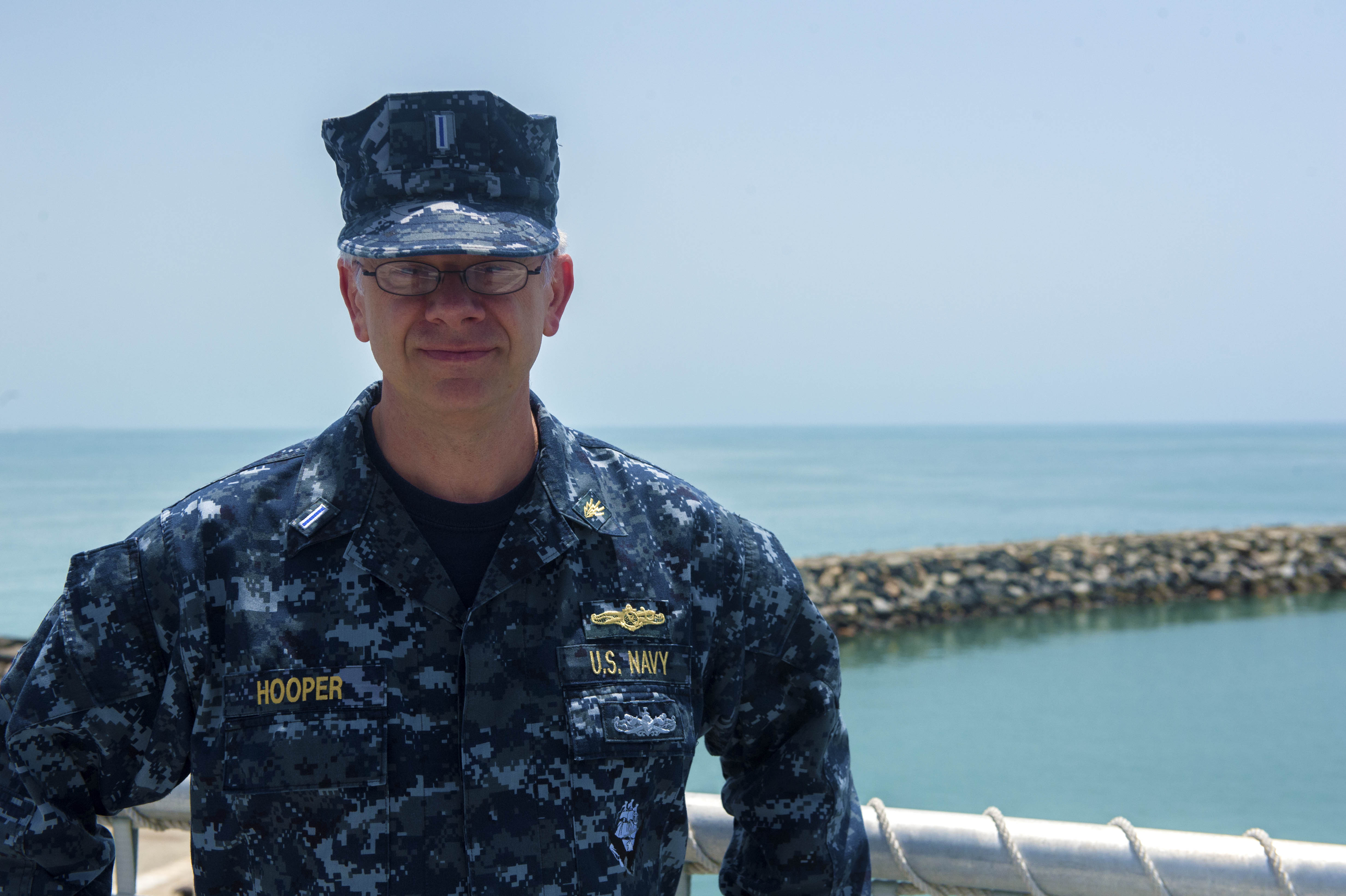 maine man reflects of navy service off coast of west africa navy chief warrant officer