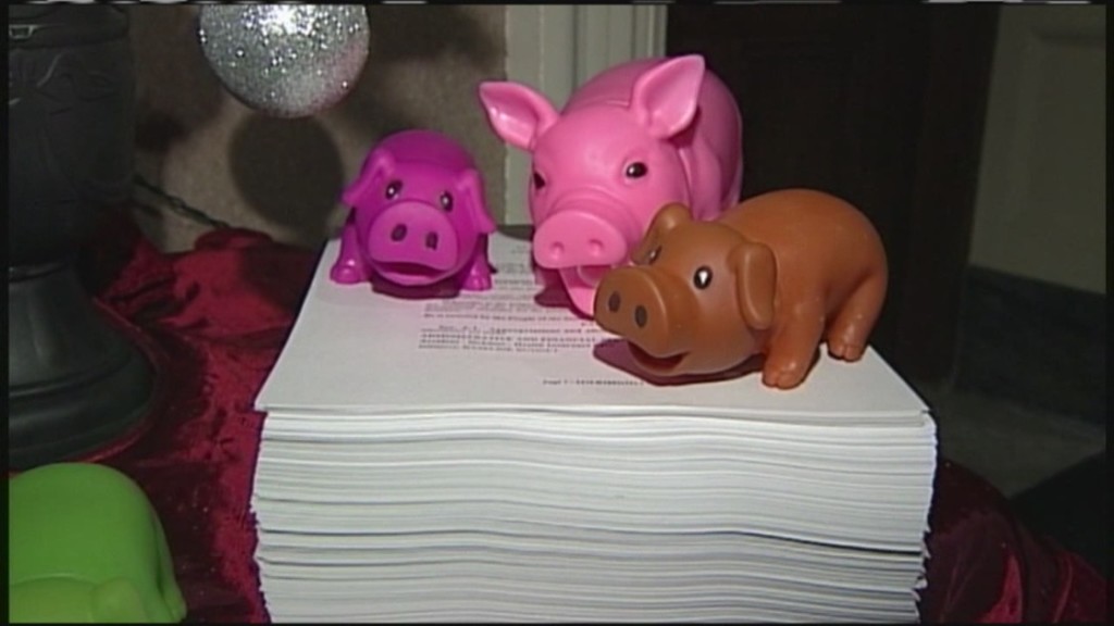 Hitchcock: Governor Raises Awareness With Christmas Tree and Rubber Pigs
