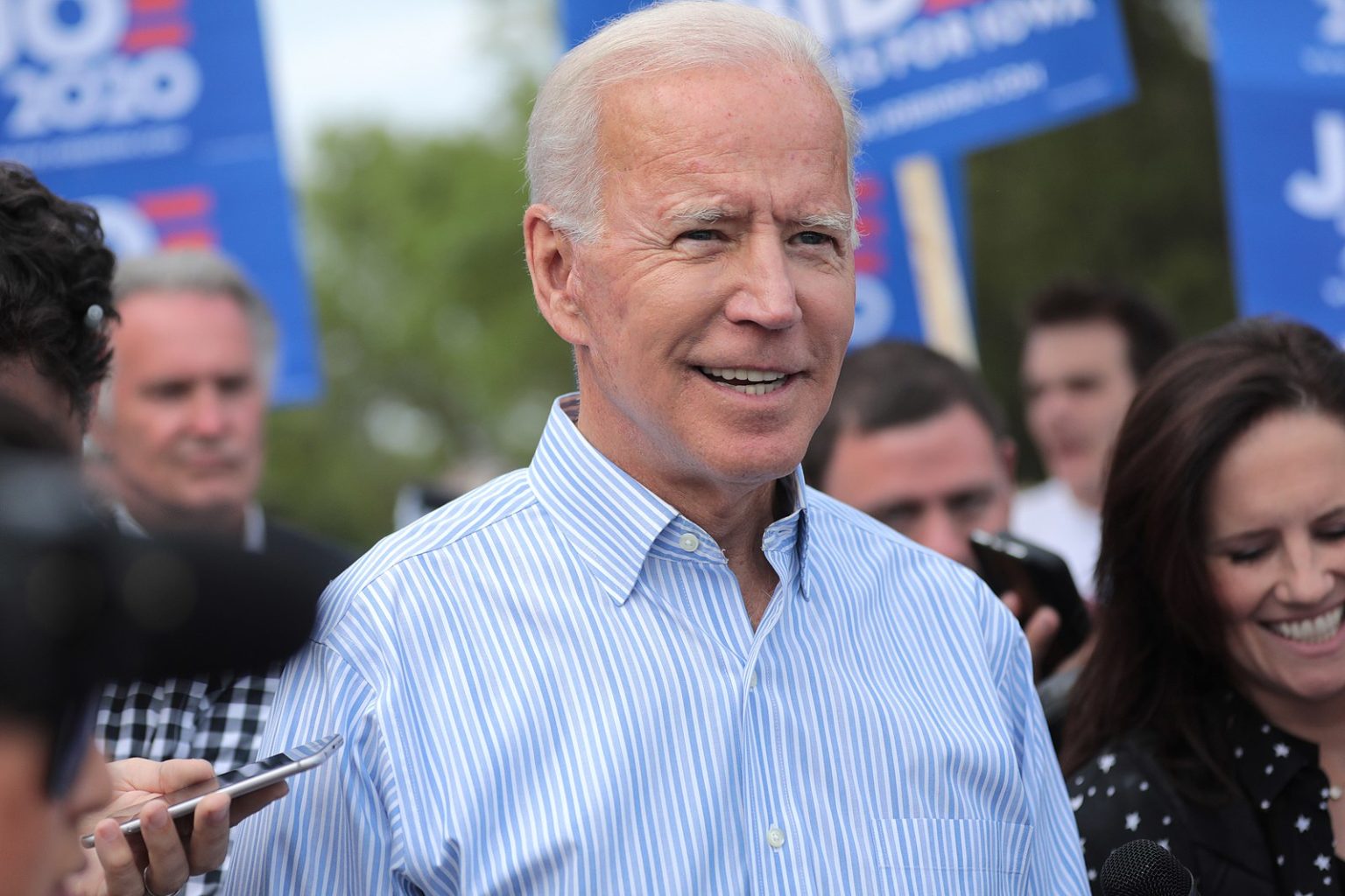After a tough year for restaurants, Biden wants to eliminate the tip credit
