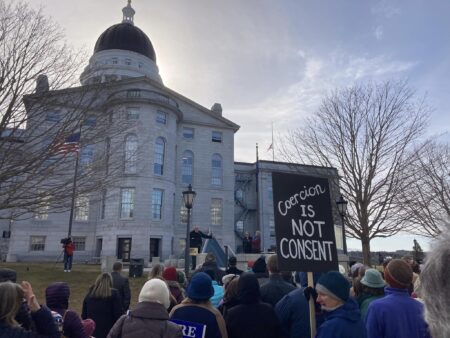 House Dems Vote Against Letting Healthcare Workers Who Refused COVID-19 Jabs Return to Jobs