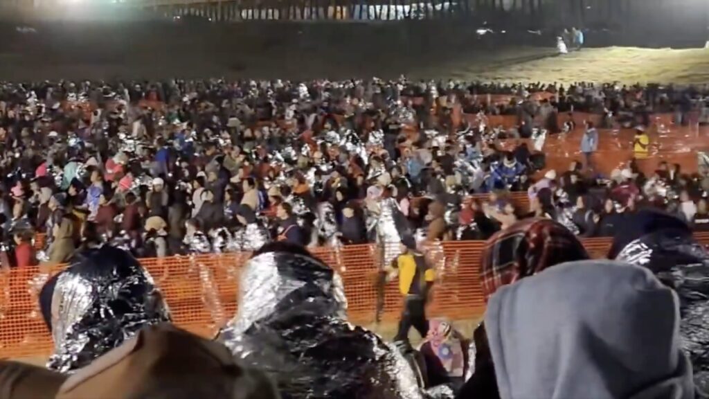 Jaw-Dropping Videos Show Illegal Aliens Streaming Over Unsecure U.S. Border By the Tens of Thousands