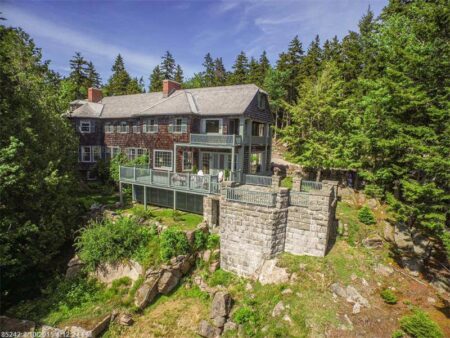 Martha Stewart Buys Maine Neighbor’s House For $3 Million, Knocks It Down To Build A Pool