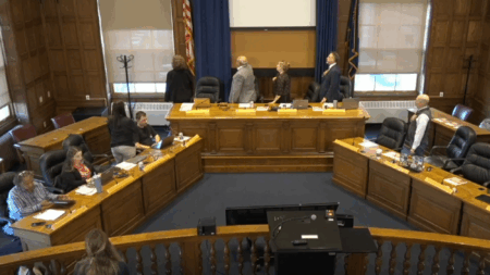 Portland City Councilorsโ Refusal to Stand for Pledge of Allegiance Sparks National Controversy