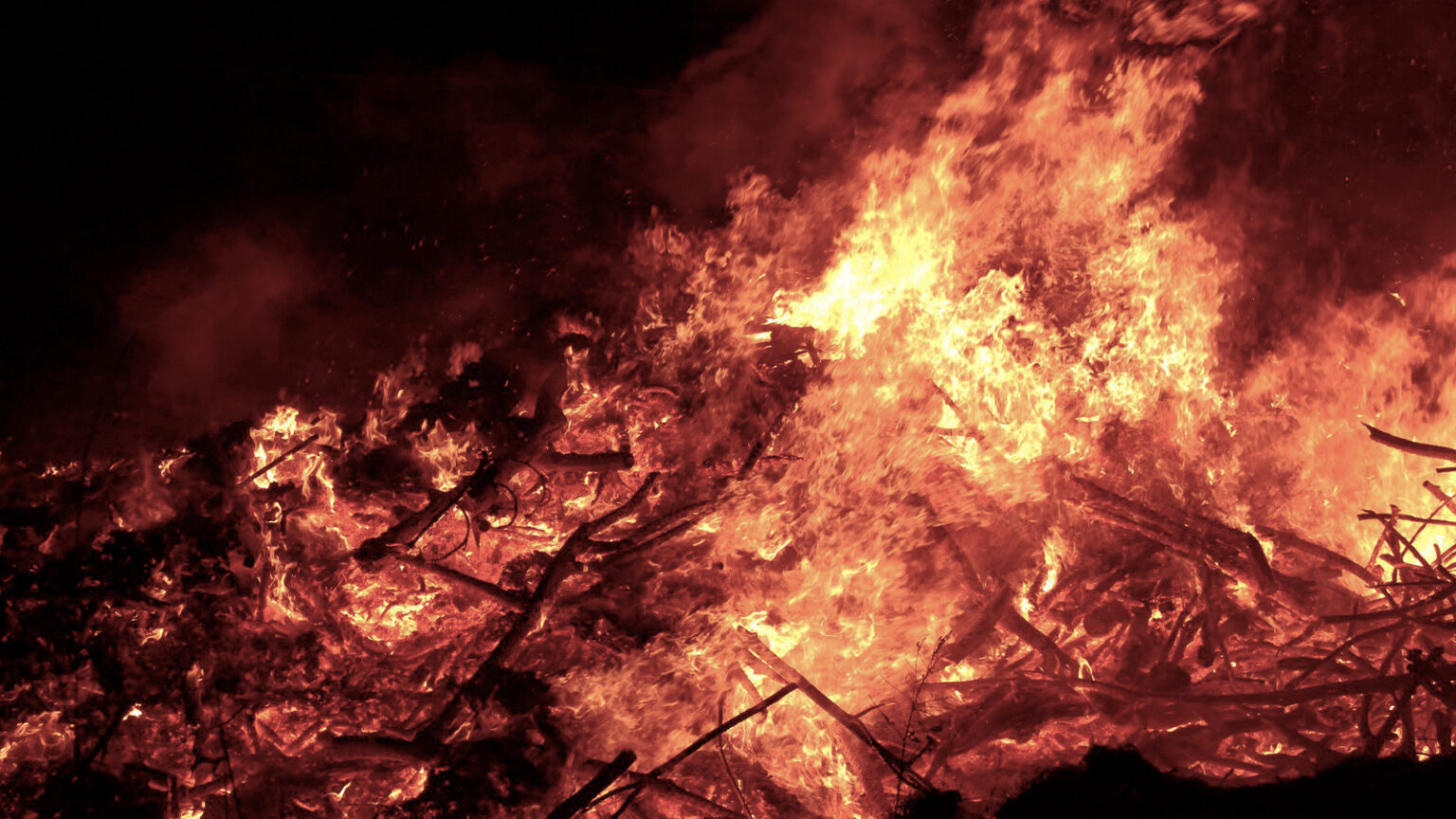 Fire Closes Route 302 in Westbrook