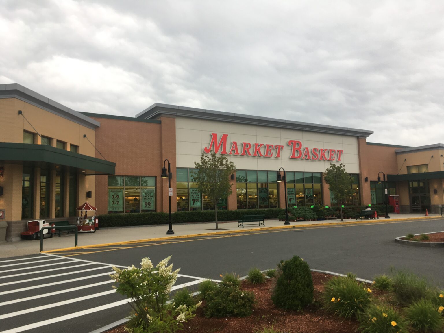 Market Basket Corporate Fight Leaves Loyal Shoppers Unfazed, Survey Shows